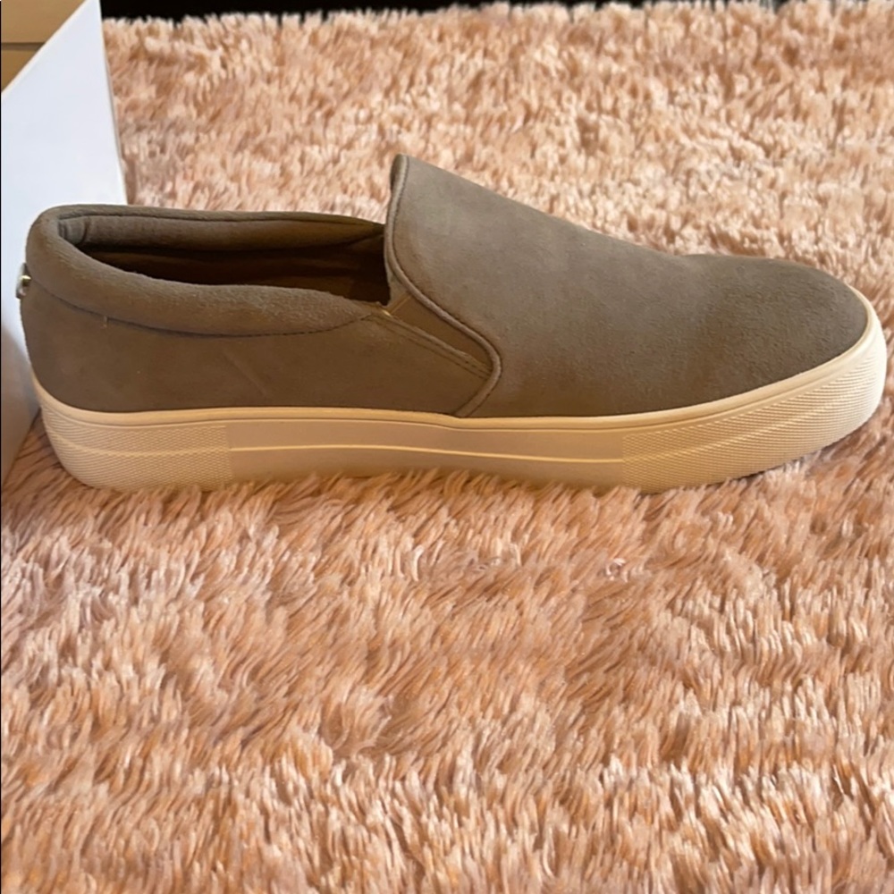Steven Madden Gills Sneakers